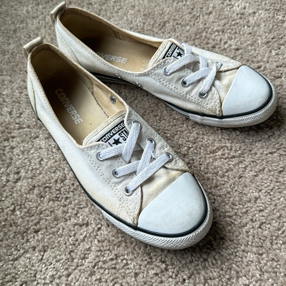 White size 7 Converse - Picture 2 of 4